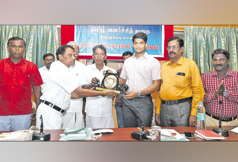 அரசு அலுவலகங்களில் கோப்புகளை தமிழில் பராமரிக்க வேண்டும் கலெக்டர் சந்தீப் நந்தூரி பேச்சு