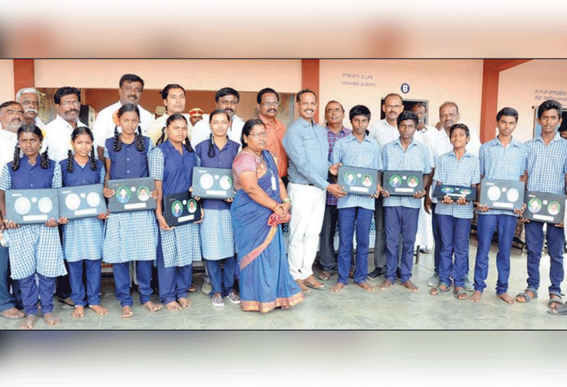 ஓசூர் ஜூஜூவாடி அரசு பள்ளியில் ஸ்மார்ட் வகுப்பறைகள் கலெக்டர் பிரபாகர் தொடங்கி வைத்தார்