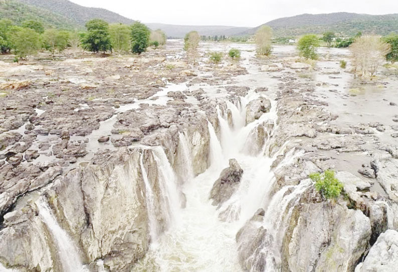 ஒகேனக்கல்லுக்கு நீர்வரத்து 8 ஆயிரம் கனஅடியாக அதிகரிப்பு மேட்டூர் அணைக்கு காவிரி நீர் வந்தது