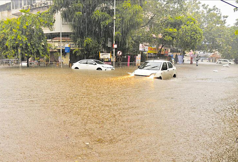 மீண்டும் கனமழை கொட்டி தீர்த்தது : வெள்ளக்காடாக மாறிய மும்பை