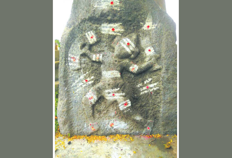 உத்திரமேரூர் ஆருகே நடுகல் வீரன் சிலை கண்டுபிடிப்பு