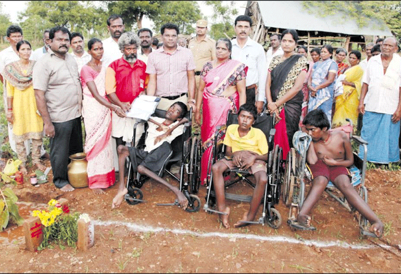 தசை சிதைவு நோயினால் பாதிக்கப்பட்ட 3 சகோதரர்கள் குடும்பத்திற்கு புதிய வீடு கட்டுமான பணியை கலெக்டர் தொடங்கி வைத்தார்