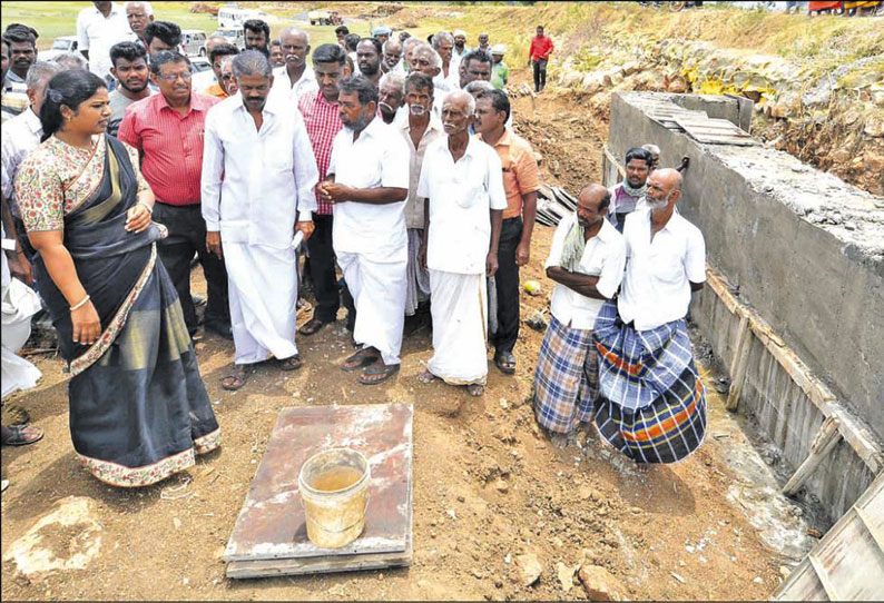 கடையநல்லூர் பகுதியில் குடிமராமத்து பணியை கலெக்டர் ஷில்பா ஆய்வு