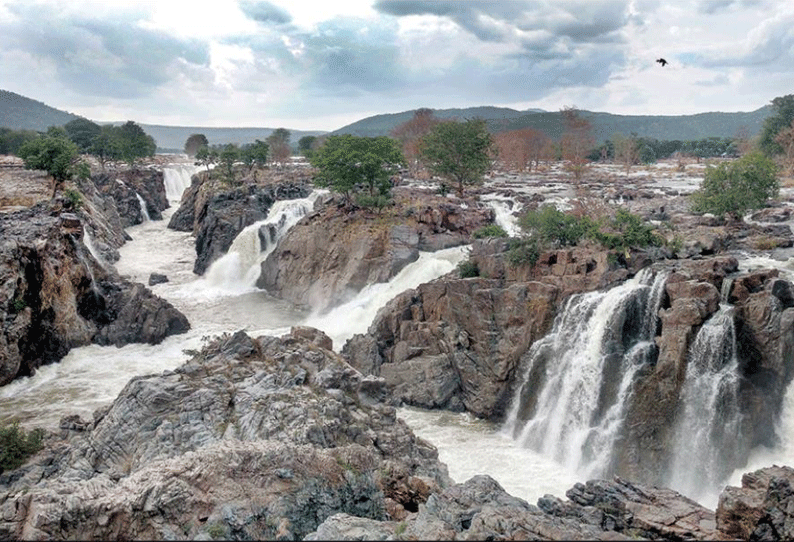 கர்நாடகாவில் 13,900 கனஅடி தண்ணீர் திறப்பு ஒகேனக்கல்லுக்கு நீர்வரத்து 9,500 கனஅடியாக அதிகரிப்பு