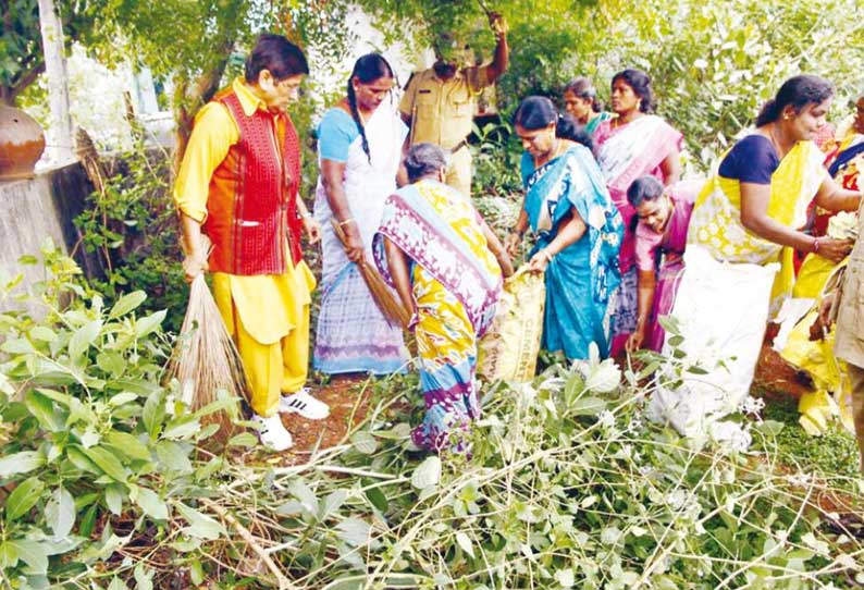 கோப்புகளை பார்ப்பது மட்டுமே வேலை அல்ல: மக்களை நேரில் சந்தித்து பிரச்சினைகளை தீர்க்க வேண்டும் - அதிகாரிகளுக்கு கிரண்பெடி கண்டிப்பு