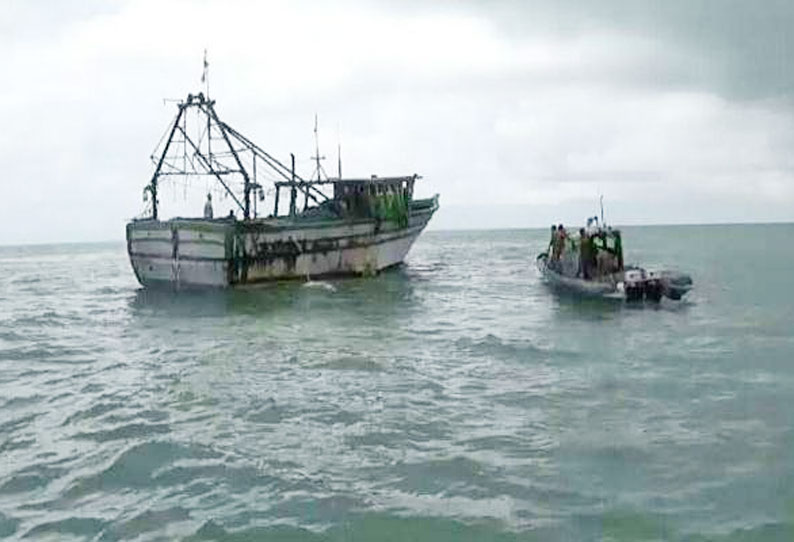 வேதாரண்யம் அருகே, நடுக்கடலில் மீனவர்களிடம் வலைகள் கொள்ளை இலங்கை கடற்கொள்ளையர்கள் அட்டூழியம்