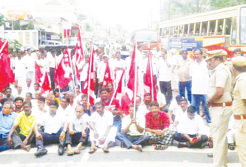 மார்த்தாண்டத்தில் அணுகுசாலையை விரிவுபடுத்தக்கோரி மார்க்சிஸ்ட் கம்யூனிஸ்டு கட்சியினர் சாலை மறியல்