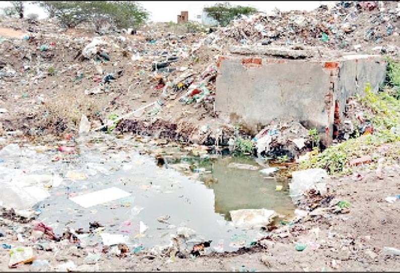 ஆண்டிப்பட்டியில், கூட்டுக்குடிநீர் குழாய் உடைந்து வீணாகும் தண்ணீர் - நோய் பரவும் அபாயம்