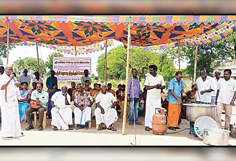 சர்க்கரை ஆலை தொழிலாளர்களுக்கு ஊதியம் வழங்காததை கண்டித்து கஞ்சி தொட்டி திறந்து போராட்டம் - பெண்ணாடம் அருகே பரபரப்பு