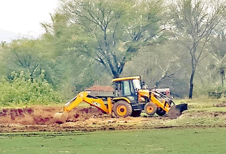 கம்பத்தில், ஒட்டுக்குளம் தூர்வாரும் பணி - விவசாயிகள் மகிழ்ச்சி