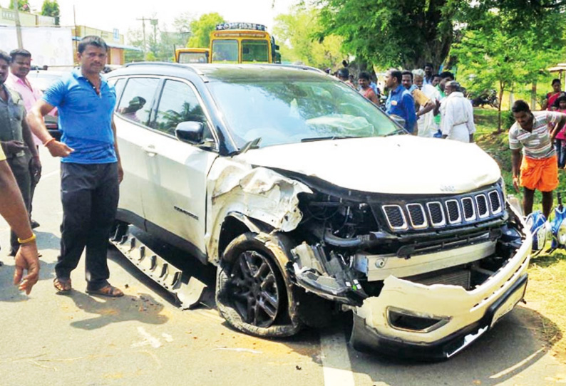 3 மோட்டார் சைக்கிள்கள் மீது மோதியது: தாறுமாறாக ஓடிய கார் டெய்லரின் உயிரை பறித்தது