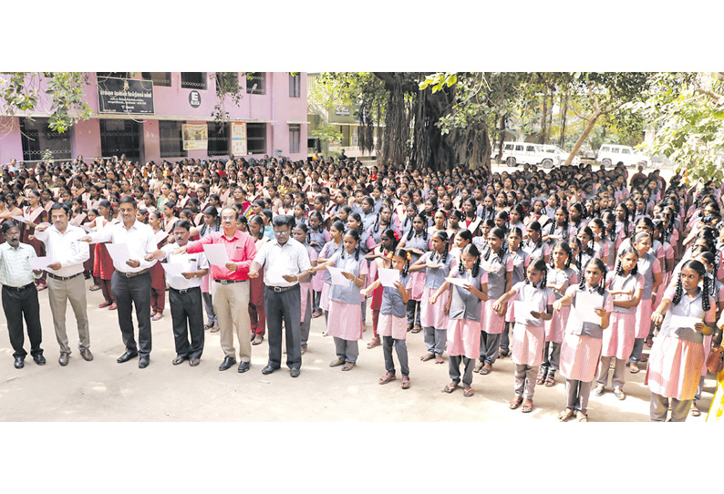 தூய்மையான சென்னையை உருவாக்க மாணவிகள் உறுதிமொழி