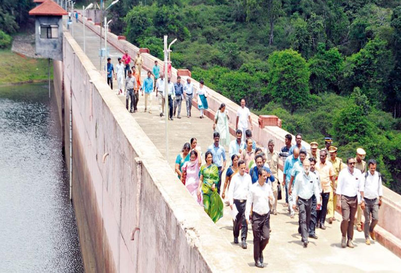 10 மாத இடைவெளிக்கு பிறகு முல்லைப்பெரியாறு அணையில் மூவர் கண்காணிப்பு குழு ஆய்வு; மதகை இயக்கி சோதனை