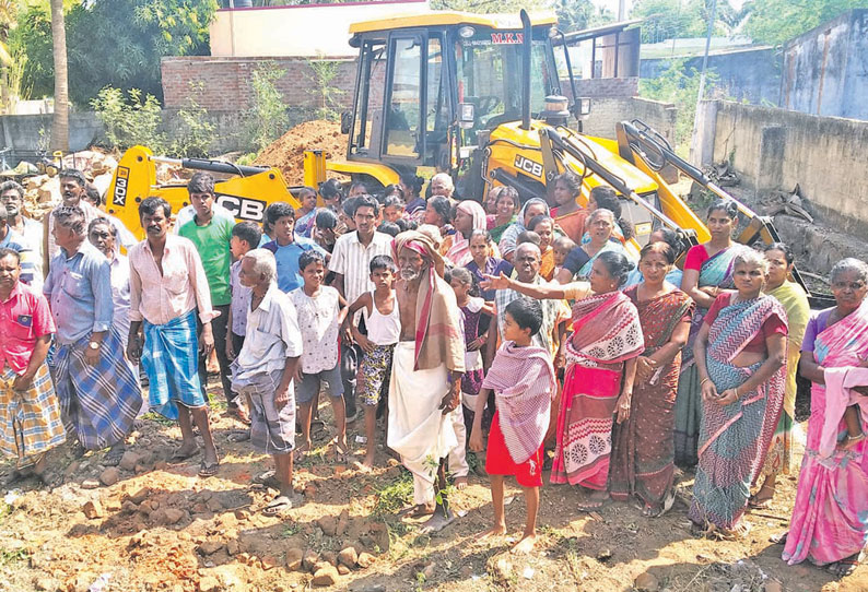 பேட்டையில் செல்போன் கோபுரம் அமைக்க பொதுமக்கள் எதிர்ப்பு