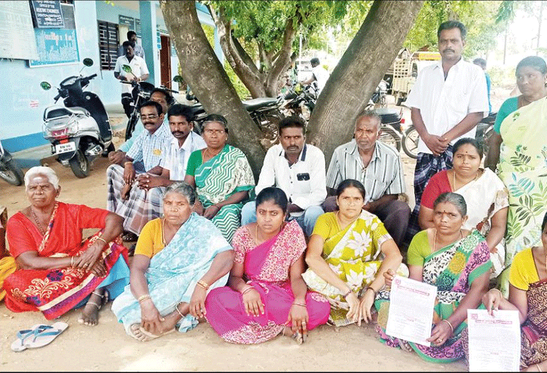 மும்முனை மின்சாரம் கேட்டு கருப்பூர் மின்வாரிய அலுவலகத்தில் பொதுமக்கள் காத்திருப்பு போராட்டம்