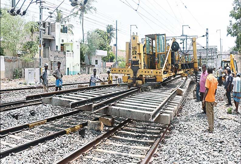 தண்டவாள பராமரிப்பு பணியால் விழுப்புரம்- புதுச்சேரி இடையே பயணிகள் ரெயில்கள் ரத்து