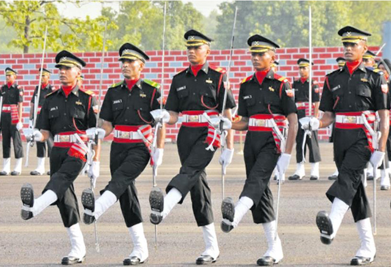 முப்படை அதிகாரி பணிகளுக்கு 417 காலியிடங்கள் பட்டதாரிகள் விண்ணப்பிக்கலாம்