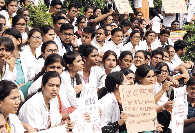 கர்நாடகத்தில் டாக்டர்கள் வேலை நிறுத்தத்தால் நோயாளிகள் கடும் அவதி