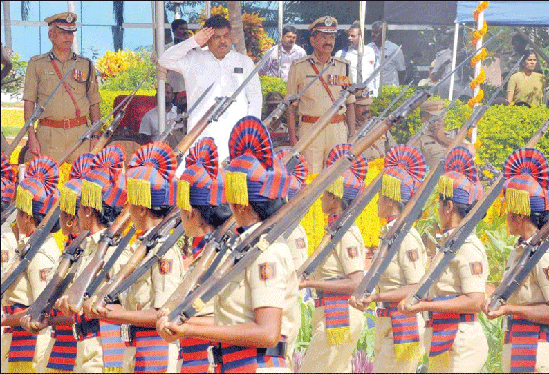 அரசியல் சாசனப்படி போலீஸ்காரர்கள் தங்கள் கடமையை செய்ய வேண்டும் மந்திரி எம்.பி.பட்டீல் பேச்சு