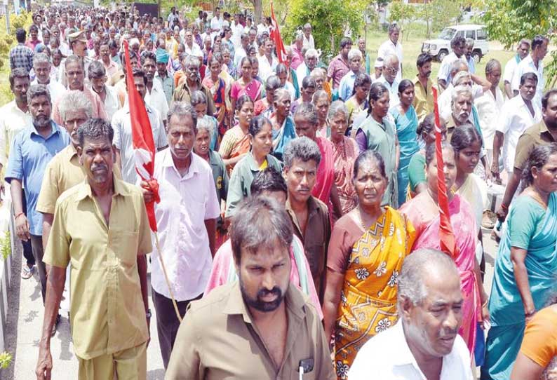 கலெக்டர் அலுவலகத்தை முற்றுகையிட்ட உள்ளாட்சித்துறை ஊழியர்கள்