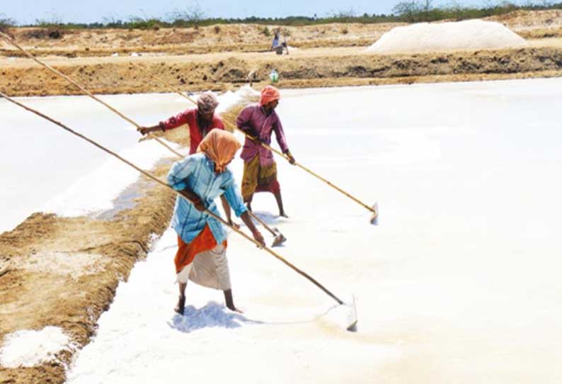 வெயில் தாக்கத்தால் உப்பு உற்பத்தி அமோகம்; விலை குறைவால் வியாபாரிகள் ஏமாற்றம்