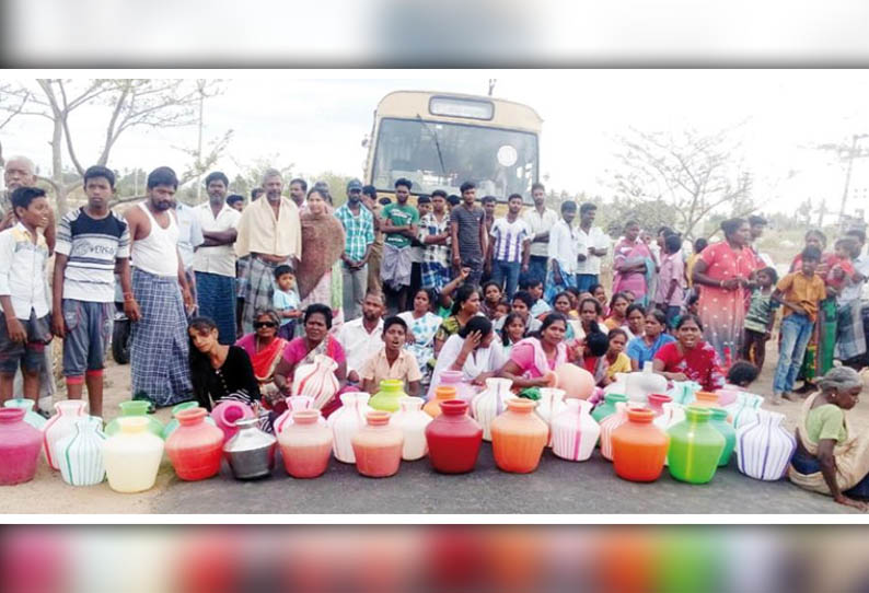 கள்ளக்குறிச்சி அருகே, குடிநீர் கேட்டு காலி குடங்களுடன் பொதுமக்கள் சாலை மறியல்