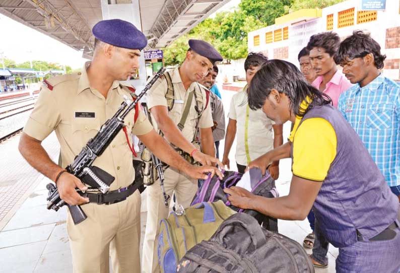 குற்றச்செயல்களை தடுக்கும் வகையில் திருப்பூர் ரெயில் நிலையத்தில் துப்பாக்கி ஏந்திய போலீஸ் பாதுகாப்பு