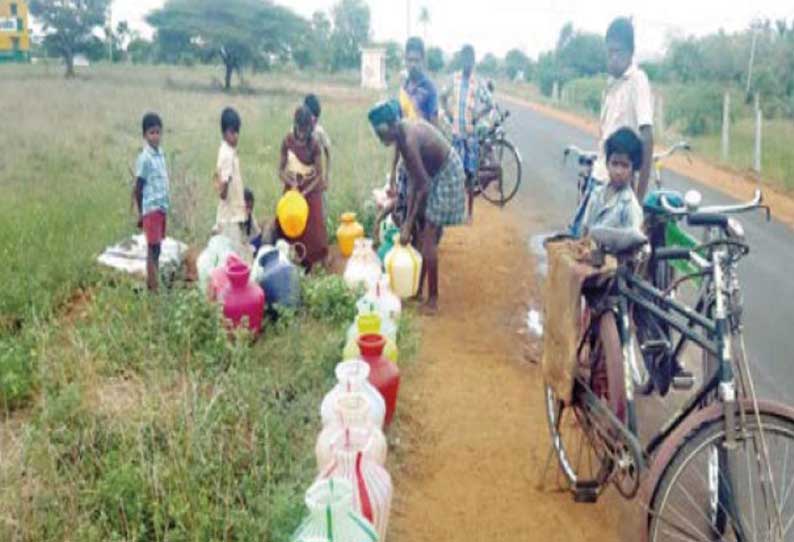 நிலக்கோட்டை அருகே தண்ணீருக்காக கண்ணீர் வடிக்கும் கிராம மக்கள்