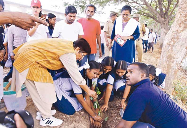 கனகன் ஏரியில் கவர்னர் கிரண்பெடி ஆய்வு மரக்கன்றுகள் நட்டார்