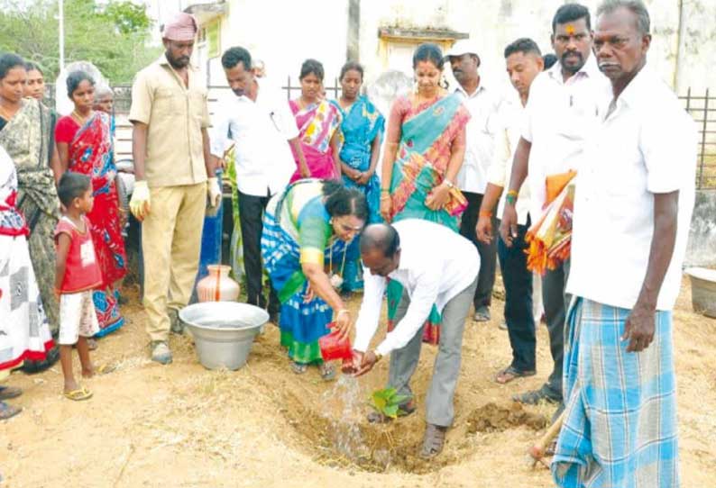 காரைக்கால் மாவட்டத்தில் 27 கிராம பஞ்சாயத்துகளில் குளம் தூர்வாரும் பணி