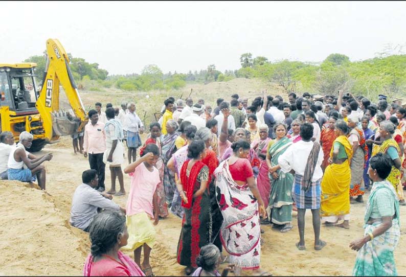 கவசம்பட்டு பாலாற்றில், மணல் குவாரி திறப்பதை எதிர்த்து பொதுமக்கள் போராட்டம்