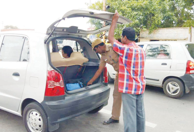 ஓசூர் சோதனைச்சாவடிகளில் வனத்துறையினர் திடீர் வாகன சோதனை