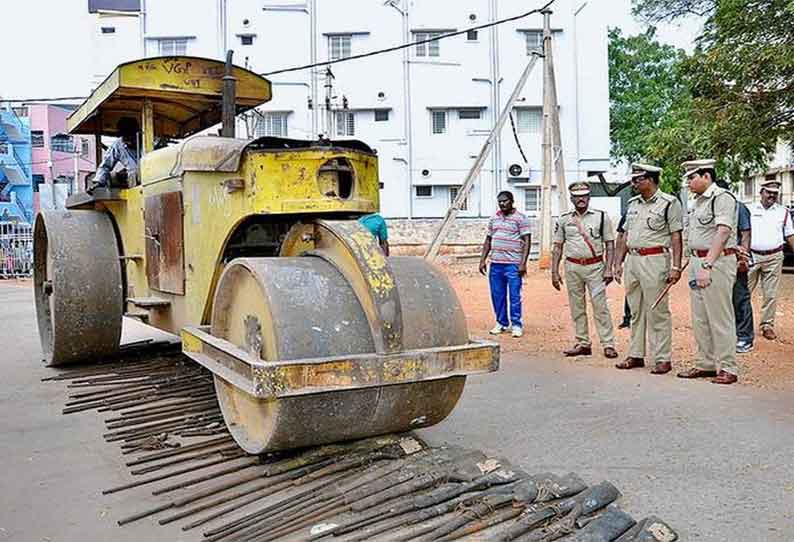 ஆந்திராவில் 30 ஆண்டுகளுக்கு முன் கைப்பற்றிய 1,219 துப்பாக்கிகள் அழிப்பு