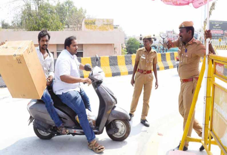 ஈரோடு மேம்பாலத்தில் குறுக்கும் நெடுக்குமாக செல்லும் வாகனங்கள் நடுவில் தடுப்புச்சுவர் அமைக்க கோரிக்கை