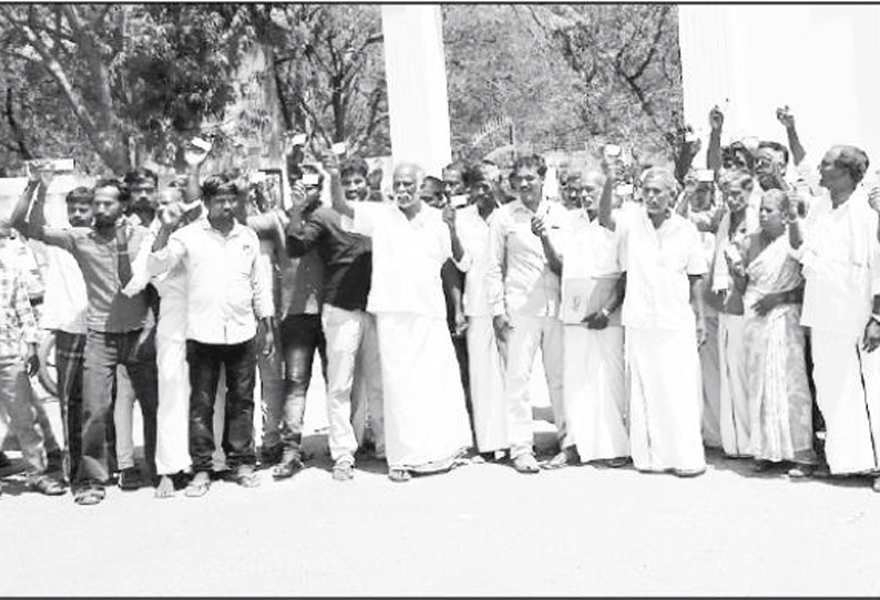 குறைதீர்வுநாள் கூட்டத்தில் மாட்டு வியாபாரிகள் புகார் கேளூர் மாட்டுச்சந்தையில் சுங்க கட்டணம் அடாவடி வசூல்