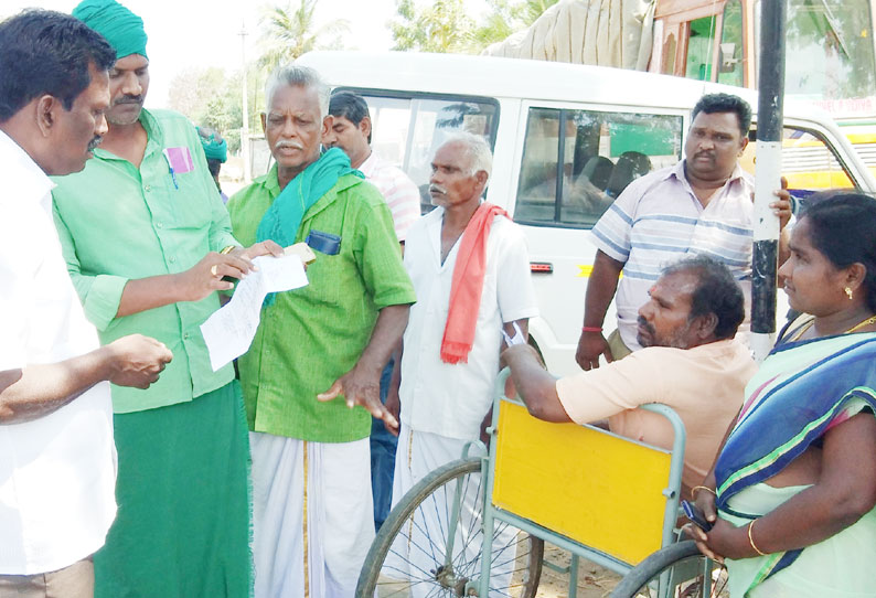 குடிநீர், தெருவிளக்கு வசதி கேட்டு சாலை மறியலில் ஈடுபட முயன்ற பொதுமக்களால் பரபரப்பு