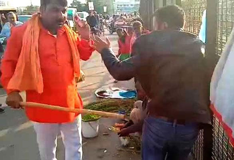 உத்தரபிரதேசத்தில் காஷ்மீர் வியாபாரிகள் மீது சரமாரி தாக்குதல்