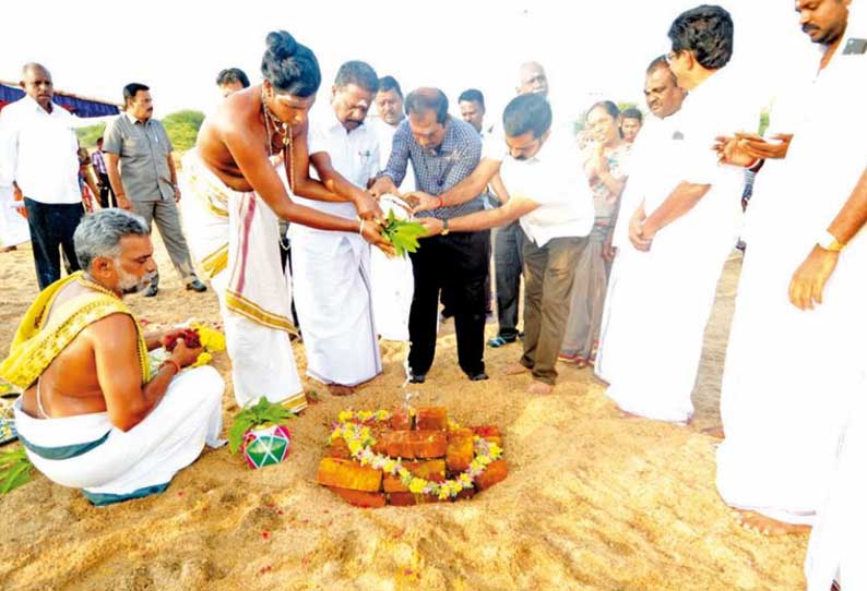 மானாமதுரை பகுதியில் நிலத்தடி நீரை பாதுகாக்க வைகை ஆற்றுப்படுகையில் நீர் உறிஞ்சு தளம் அமைக்க பூமிபூஜை அமைச்சர் தொடங்கி வைத்தார்