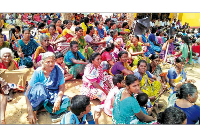 உசிலம்பட்டியில் விஸ்வரூபம் எடுக்கும் குடிநீர் பிரச்சினை கருப்புக்கொடி ஏந்தி கிராம மக்கள் போராட்டம்