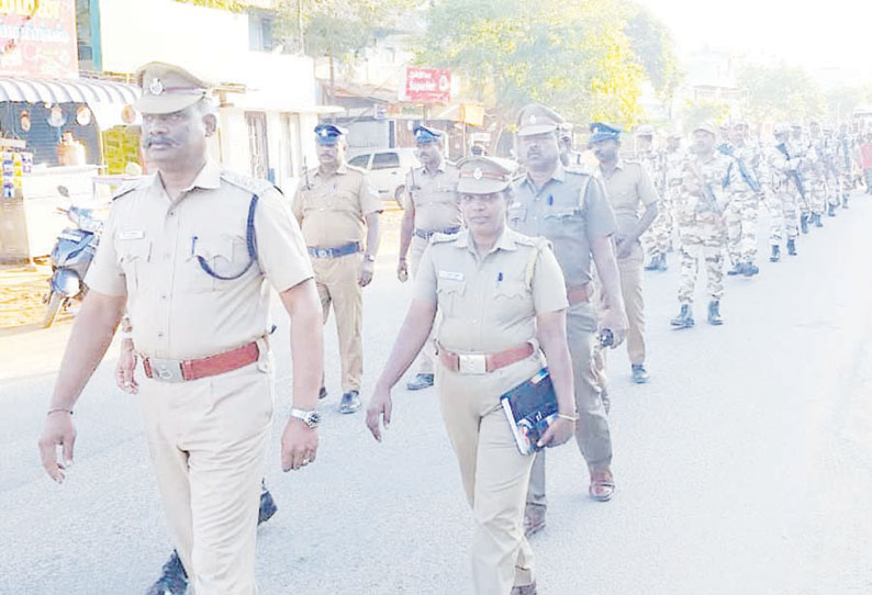 திருச்சி வந்த துணை ராணுவ படையினர் பாதுகாப்பு பணியை தொடங்கினர் தீவிர வாகன சோதனை