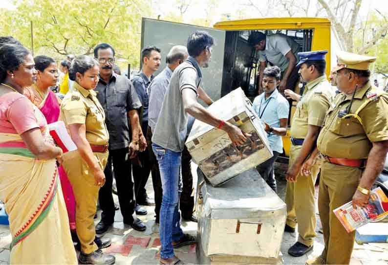 மதுரையில் ரூ.4 கோடி பறிமுதல் வங்கிக்கு கொண்டு வந்த போது சிக்கியது