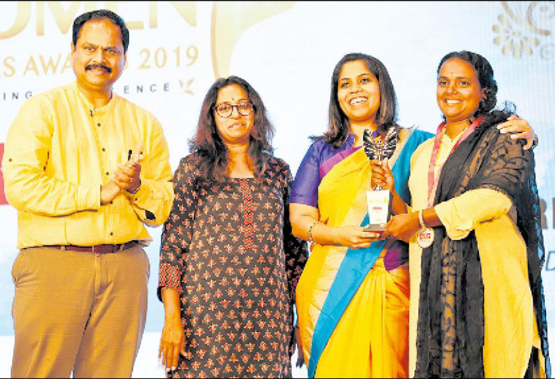பல்வேறு துறைகளில் சாதித்த 20 பெண்களுக்கு சிறப்பு விருதுகள் ‘ரெயின்டிராப்ஸ்’ சமூக அமைப்பு வழங்கியது