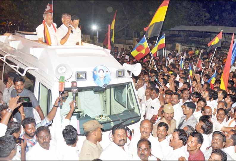 நாடாளுமன்ற தேர்தலில், தி.மு.க. கூட்டணிக்கு மக்கள் சரியான பாடம் புகட்டுவார்கள் - கடலூரில் துணை முதல்-அமைச்சர் ஓ.பன்னீர்செல்வம் பேச்சு