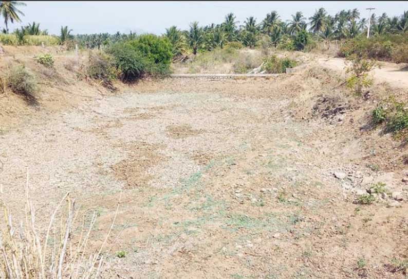 தாளவாடி மலைப்பகுதியில் கடும் வறட்சியால் விவசாய பணிகள் பாதிப்பு அணை கட்ட விவசாயிகள் கோரிக்கை