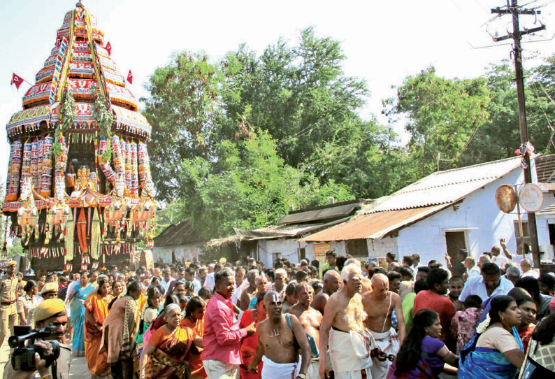 திருக்குறுங்குடி அழகிய நம்பிராயர் கோவிலில் பங்குனி தேரோட்டம்