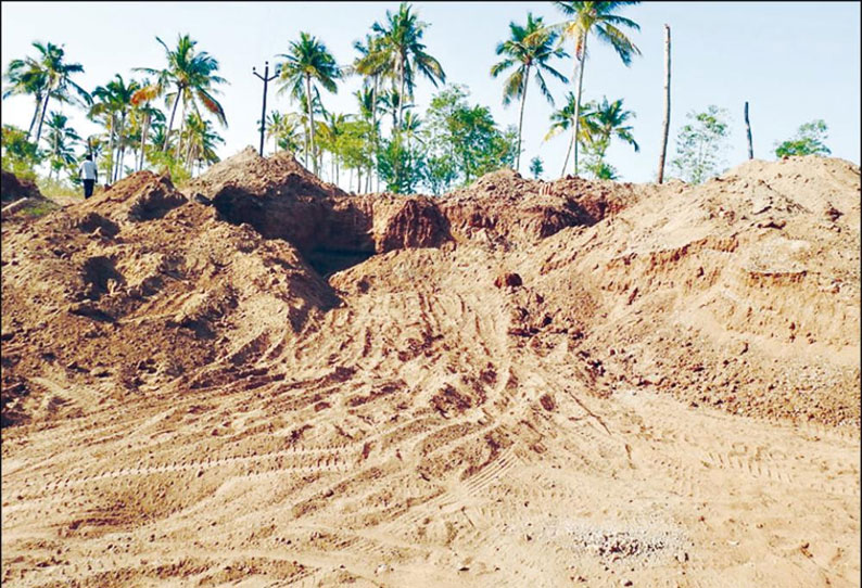 குடகனாற்றில் மணல் அள்ளும் கும்பல் அதிகாரிகள் நடவடிக்கை எடுக்க விவசாயிகள் கோரிக்கை