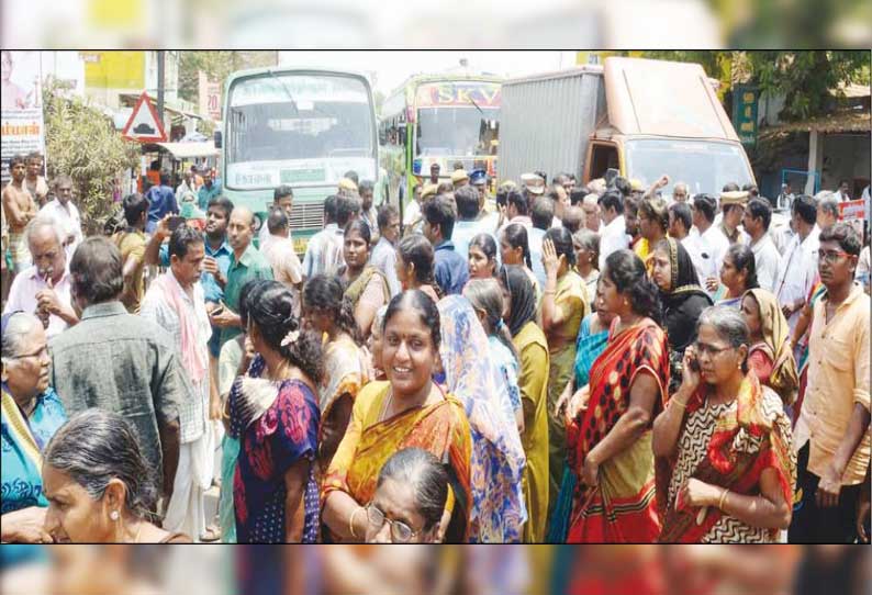 ஈரோடு கருங்கல்பாளையத்தில் உள்ள டாஸ்மாக் கடையை அகற்றக்கோரி பொதுமக்கள் சாலை மறியல்