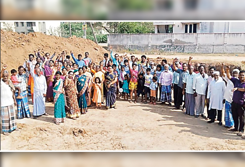 விழுப்புரம் அருகே பரபரப்பு, செல்போன் கோபுரம் அமைக்கும் பணியை தடுத்து நிறுத்தி பொதுமக்கள் போராட்டம்