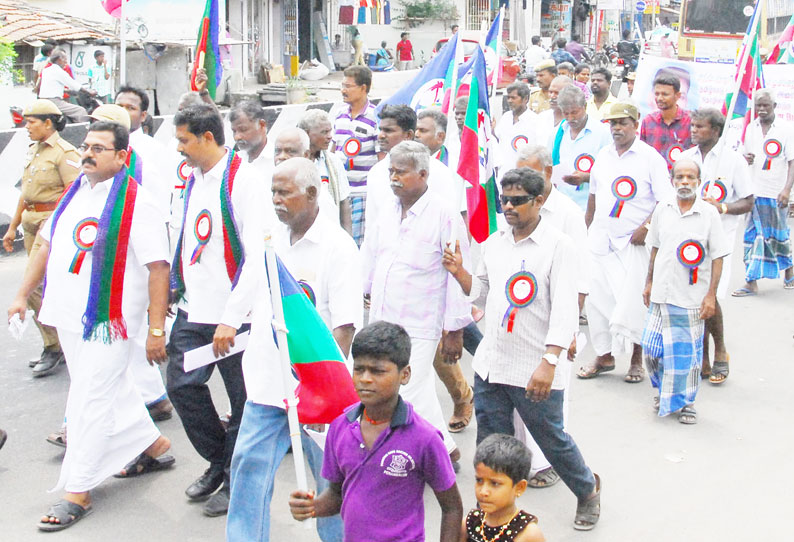 பெரம்பலூரில் மே தின ஊர்வலம் ஏராளமான தொழிலாளர்கள் பங்கேற்பு