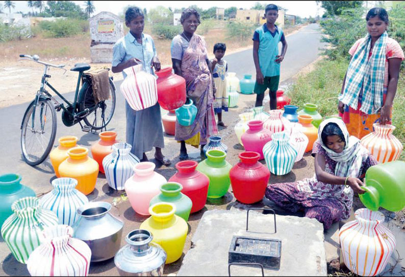 திண்டுக்கல் பகுதியில் தலைவிரித்தாடும் தண்ணீர் பஞ்சம்: கசிவு நீரை பிடிக்க காத்திருக்கும் மக்கள்